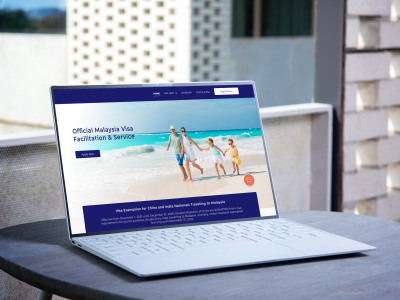 Notebook-mockup-on-desk